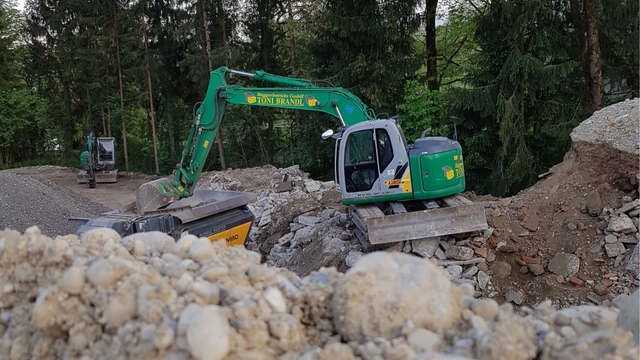 Liebherr E135B
