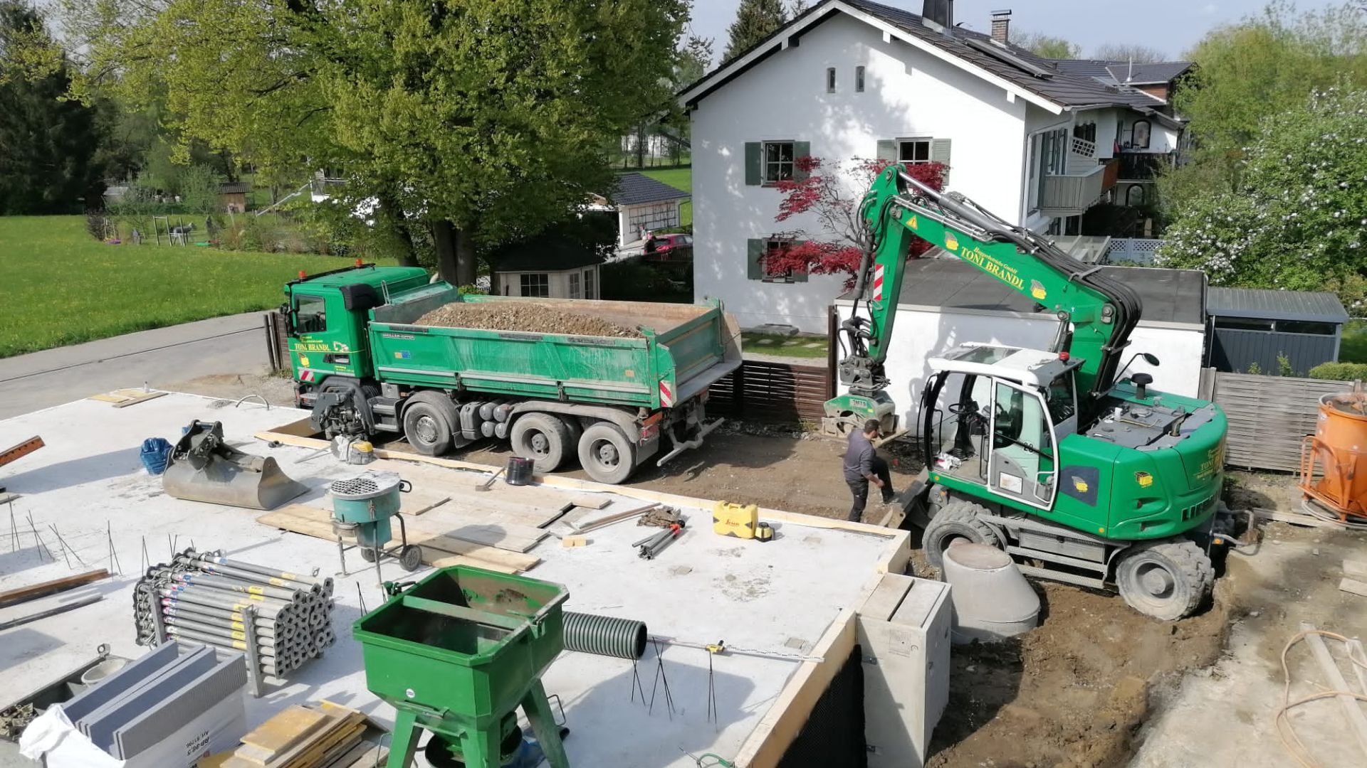 Schüttguttransporte – Baggerbetrieb Brandl