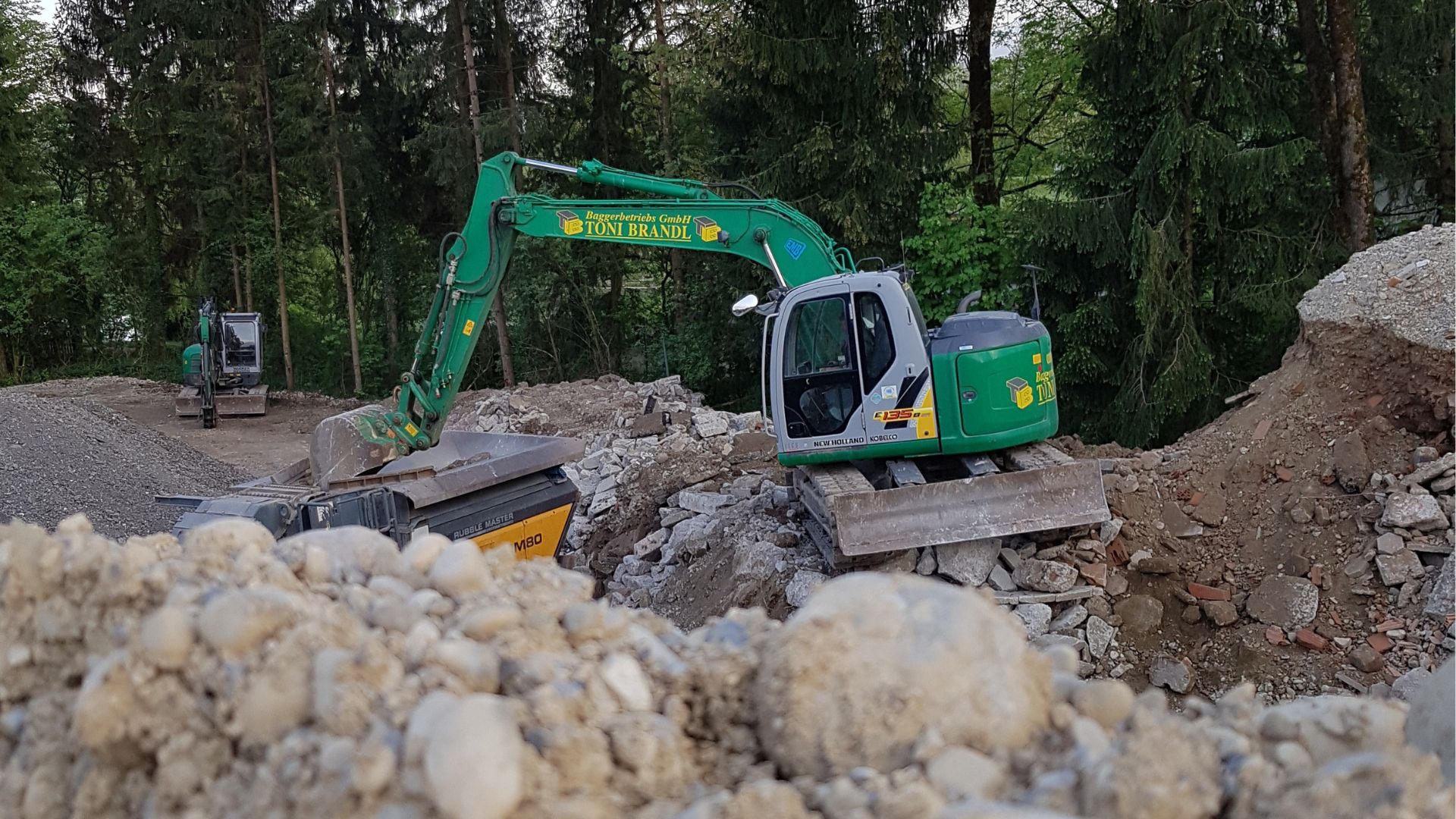 Fahrzeugbild New Holland E135B