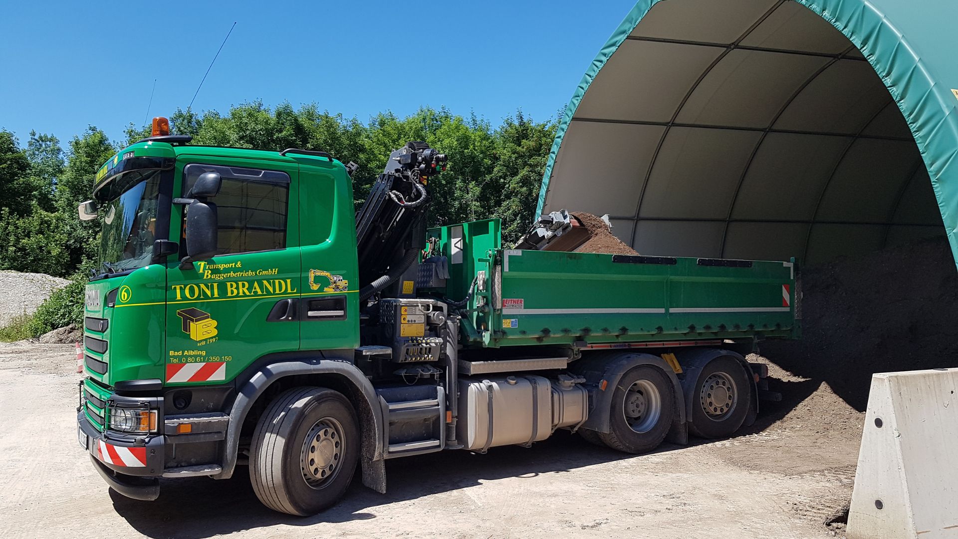 Fahrzeugbild Scania 3-Achskipper mit Kran